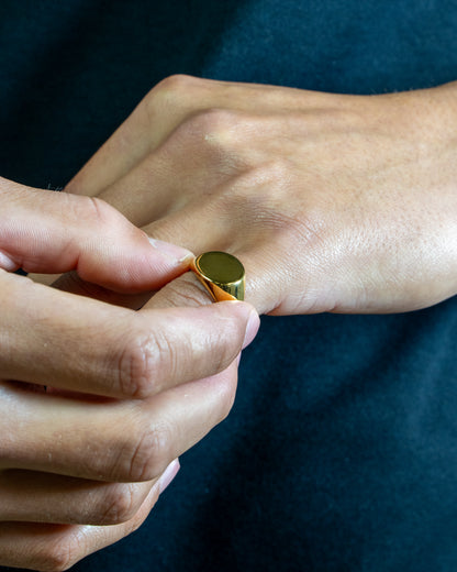 CLASSIC SIGNET (GOLD)